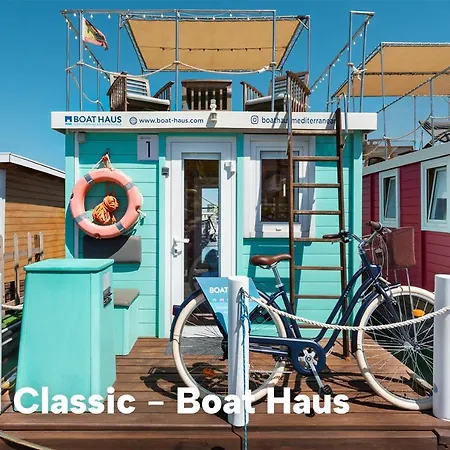 Ботель Boat Haus - Casas Flotantes Frente A Gibraltar 3*