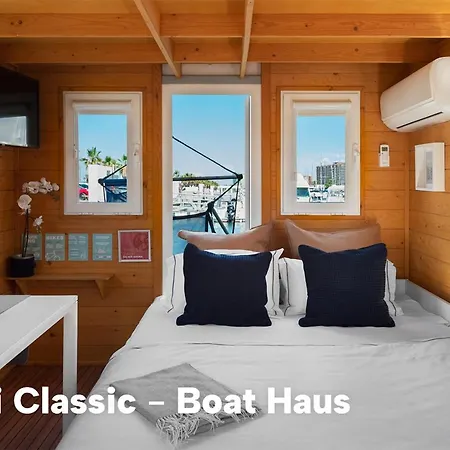 Ботель Boat Haus - Casas Flotantes Frente A Gibraltar 3*