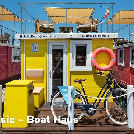 Boat Haus - Casas Flotantes Frente A Gibraltar 3*