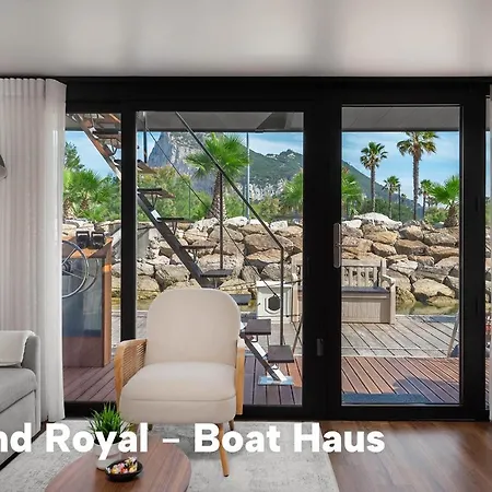 Boat Haus - Casas Flotantes Frente A Gibraltar Ла-Линеа-де-ла-Консепсьон