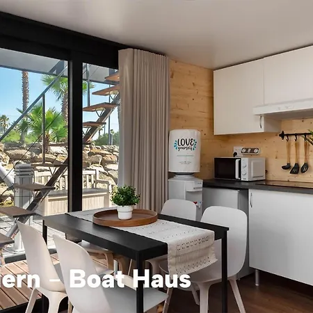 Boat Haus - Casas Flotantes Frente A Gibraltar Botel 3*
