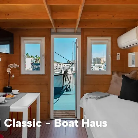 Boat Haus - Casas Flotantes Frente A Gibraltar Botel 3*