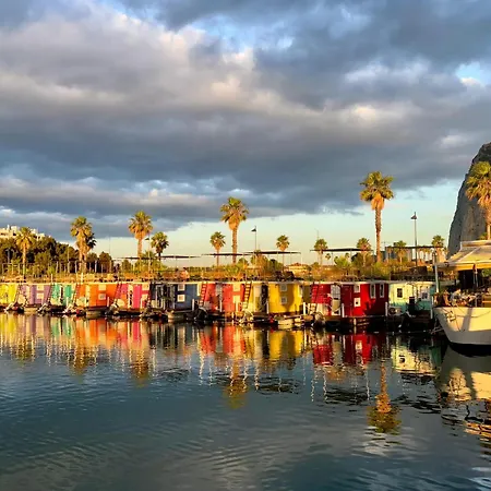 Botel Boat Haus - Casas Flotantes Frente A Gibraltar 3*