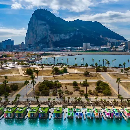 Boat Haus - Casas Flotantes Frente A Gibraltar 3*