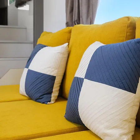 Ботель Boat Haus - Casas Flotantes Frente A Gibraltar 3*