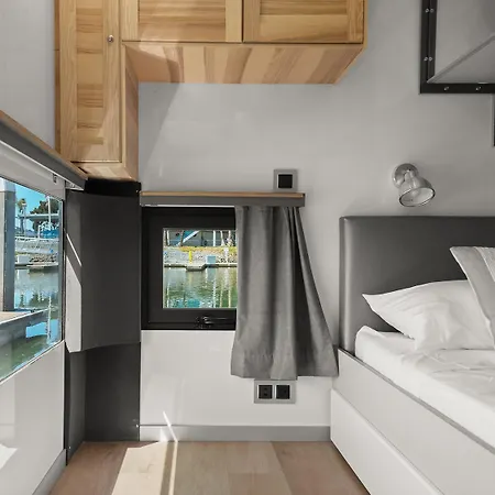 Ботель Boat Haus - Casas Flotantes Frente A Gibraltar 3*