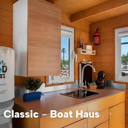 Boat Haus - Mediterranean Experience Hotel en barco La Línea de la Concepción