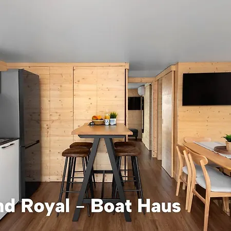 Boat Haus - Casas Flotantes Frente A Gibraltar Úszó hotel 3*