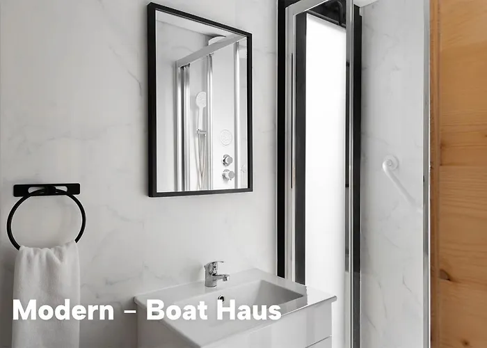 Boat Haus - Casas Flotantes Frente A Gibraltar