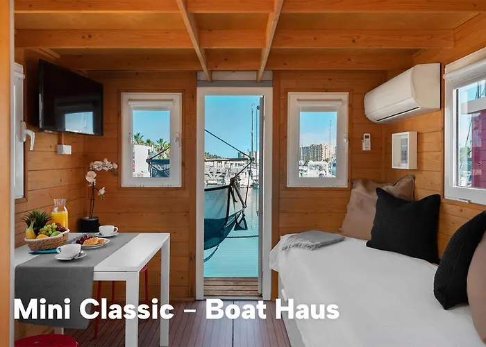 Boat Haus - Casas Flotantes Frente A Gibraltar Botel 3*