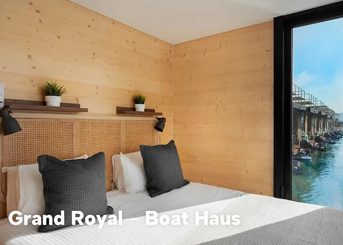 Boat Haus - Casas Flotantes Frente A Gibraltar Botel 3*